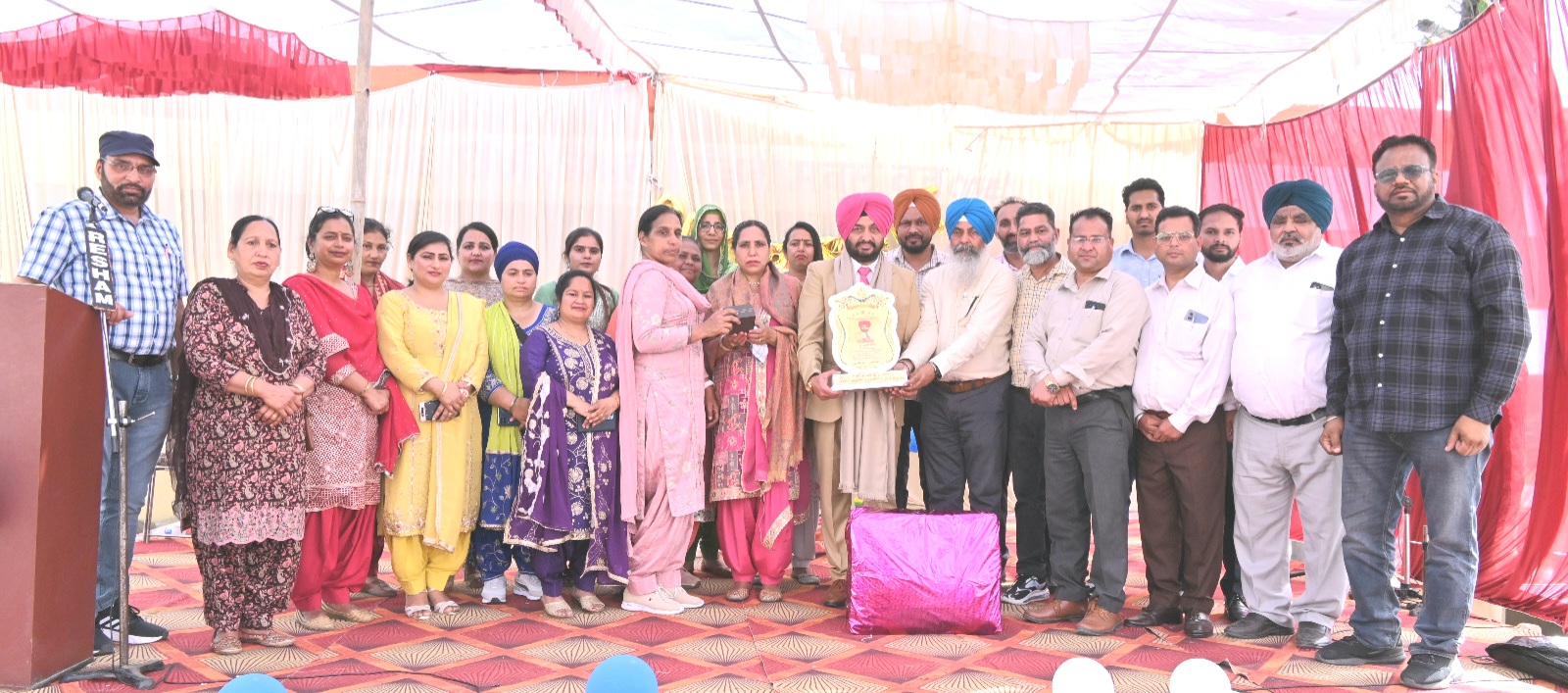 Karnana School Principal Harmesh Bharti honored on the occasion of retirement for excellent services